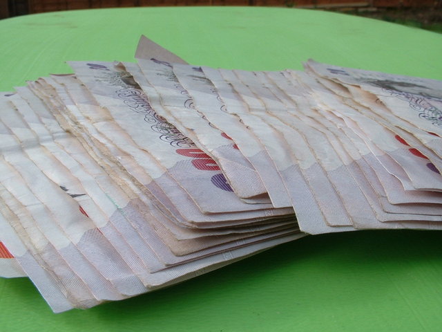 Spousta bankovek